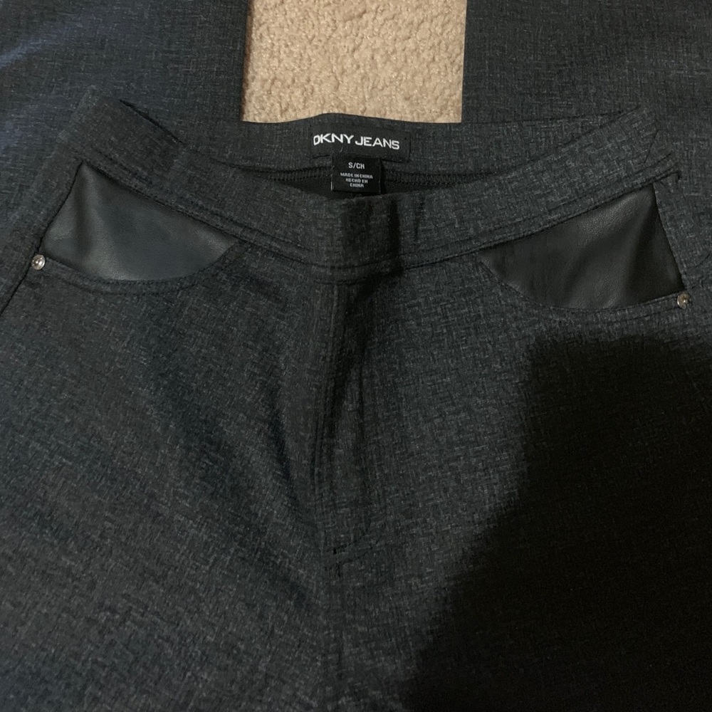 🎊 BNWOT DKNY legging pants